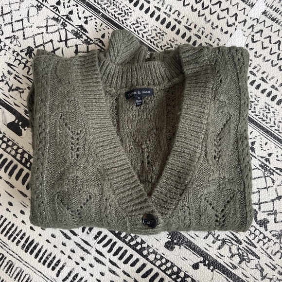 EUC Violets & Roses Olive Cable Knit V Neck Cardigan Size S - Picture 10 of 12